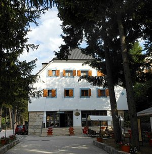 Hotel Vetta d'Abruzzo in Roccaraso, image may contain: City, Car, Urban, Resort