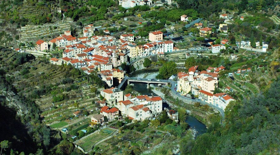 Vista della valle e dell'Ecovillaggio - View of the valley and Ecovillage