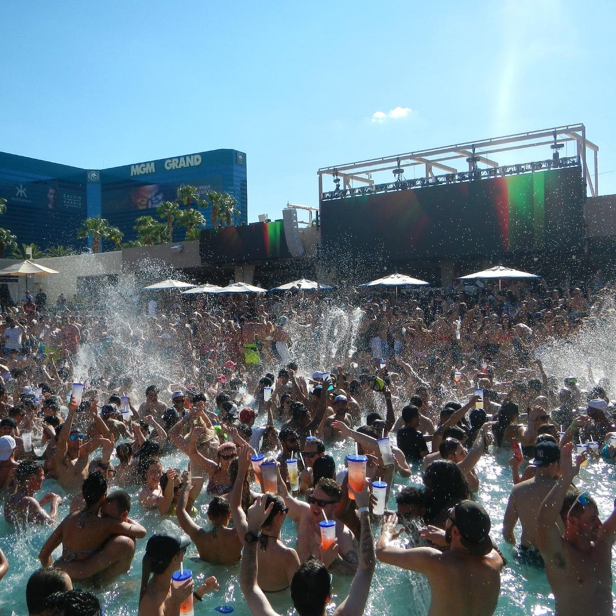THE PARTY AT WET REPUBLIC ULTRA POOL AT MGM GRAND IN LAS VEGAS!! — Steemit