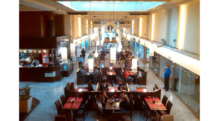 Centro de Galerías Piazza (vista desde Entrepiso) y Café.
