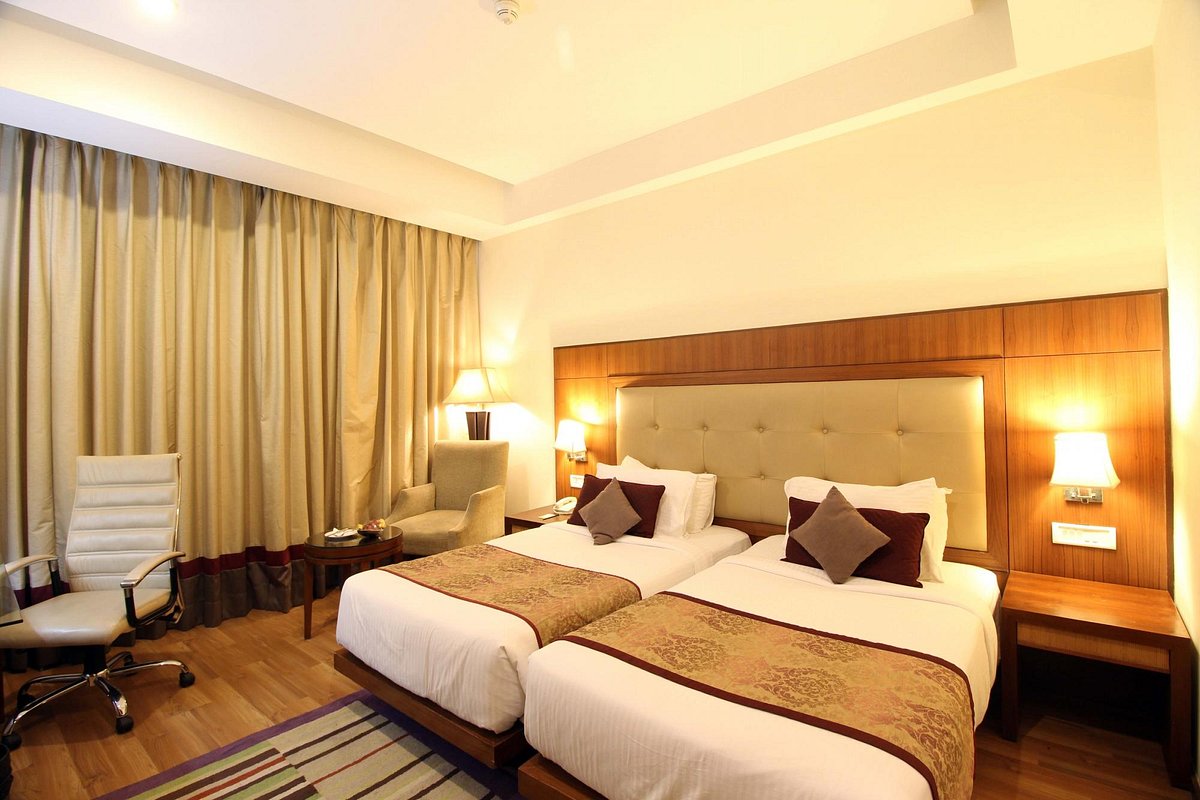 Отели премиум парк. Premium Park Hotel. Tulip Inn West Delhi Нью-Дели, Plot no.1c sub District Centre. Premium Park Tohatin. Premium Park.