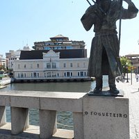 Estátuas da Ponte, O fogueteiro, Aveiro, Portugal Foto Cida Werneck
