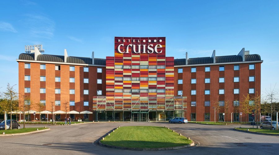 Hotel Cruise Facade