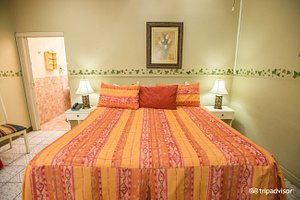 Hotel Aranjuez in San Jose, image may contain: Furniture, Bed, Lamp, Bedroom