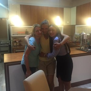 Loro?! Sono la mia famiglia!! Il miracolo più bello che mi potesse capitare.
L'hotel è la mia fa