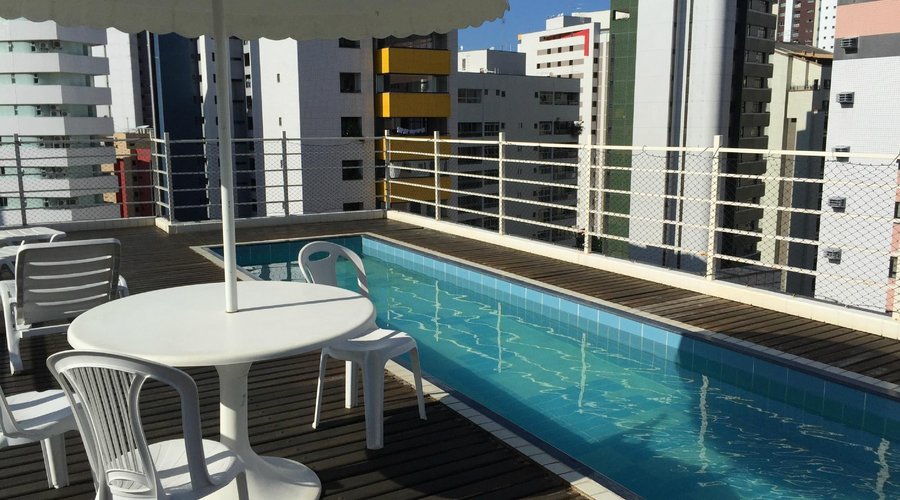 Cobertura e área da piscina.