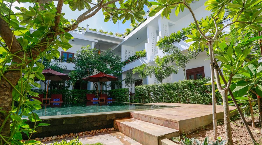 Garden & Pool