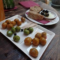 The 3 color olives, yum!