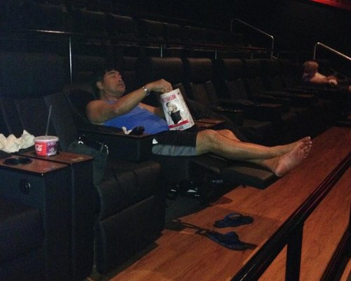 movie theaters in virginia beach with reclining seats