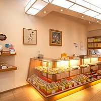 明るい店内。