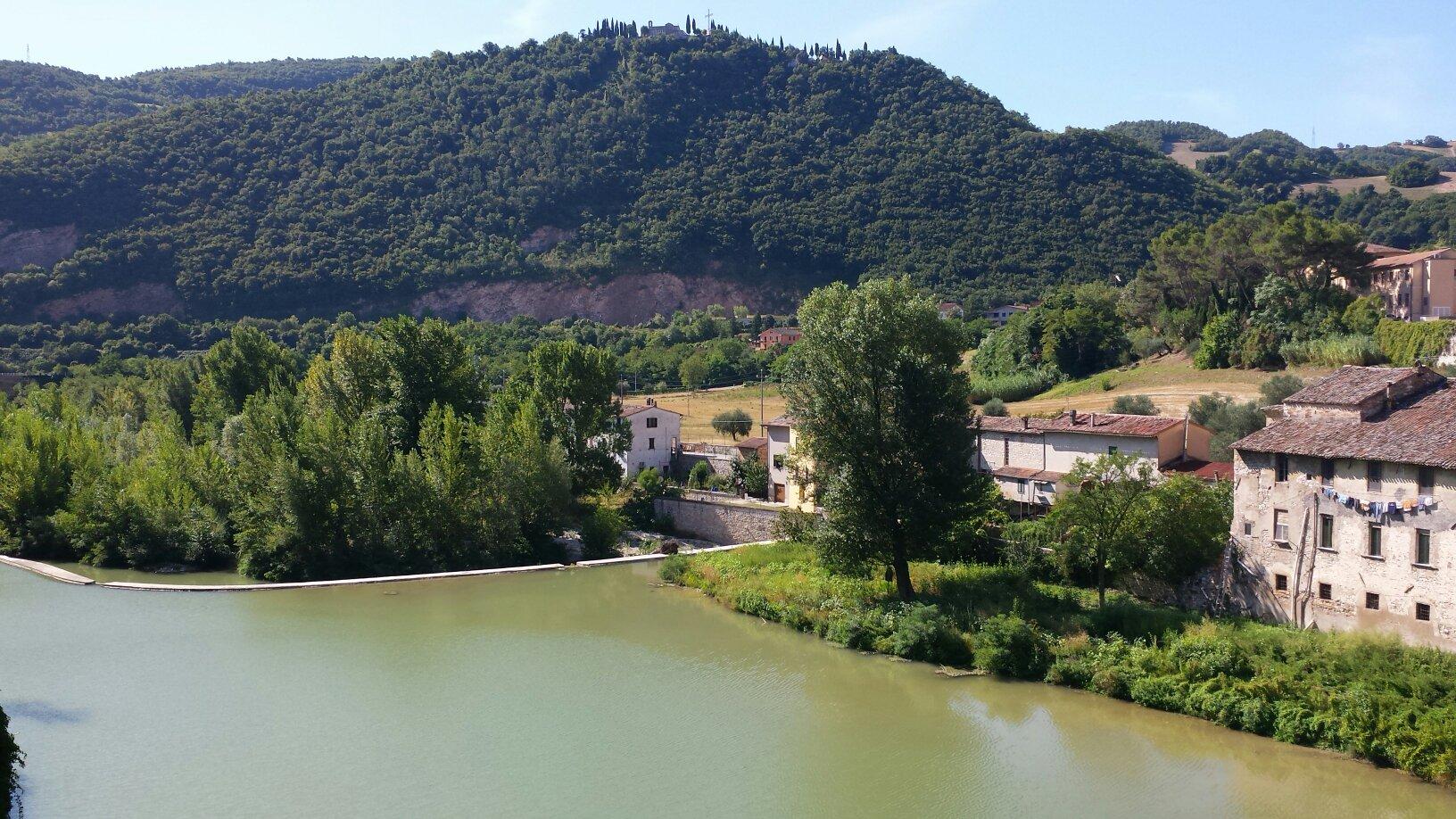 B&B LA FINESTRA SUL FIUME - Prices & Reviews (Fossombrone, Italy)