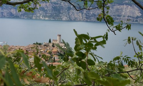 Blick auf Malcesine beim Abstieg vom Monte Baldo