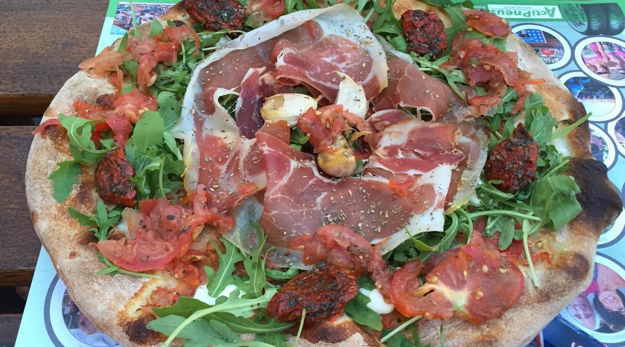 Magnifique restaurant avec des personnes formidables et plus de délicieuses pizza et ne parlons 