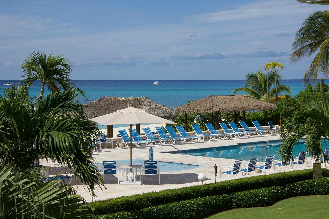 CHRISTOPHER COLUMBUS CONDOS - Condominium Reviews (Grand Cayman, Cayman ...