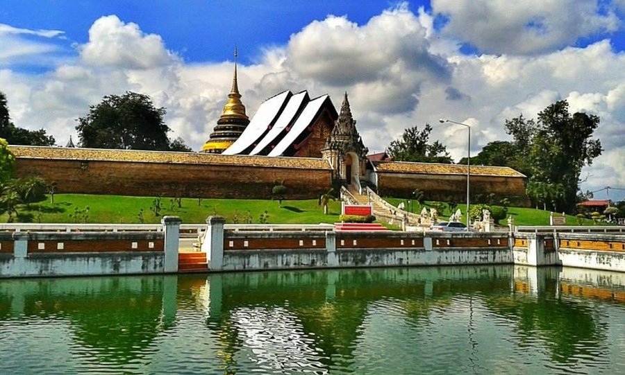 สถานที่ท่องเที่ยวที่สำคัญ และห้ามพลาด วัดพระธาตุลำปางหลวง