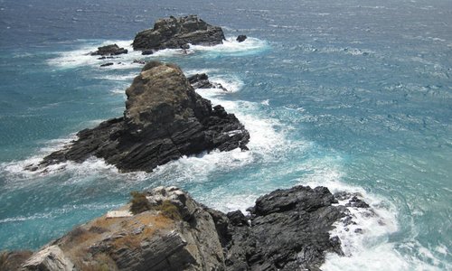 The rugged coast from Penon del Santo (23/Aug/15).