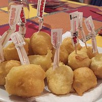 Zeppole con e senza acciuga