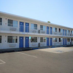 cheap hotels in tulare ca