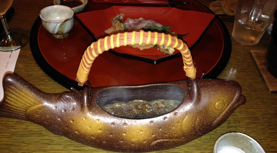 岩魚の骨酒、他に塩焼き、岩魚の炊き込みご飯も