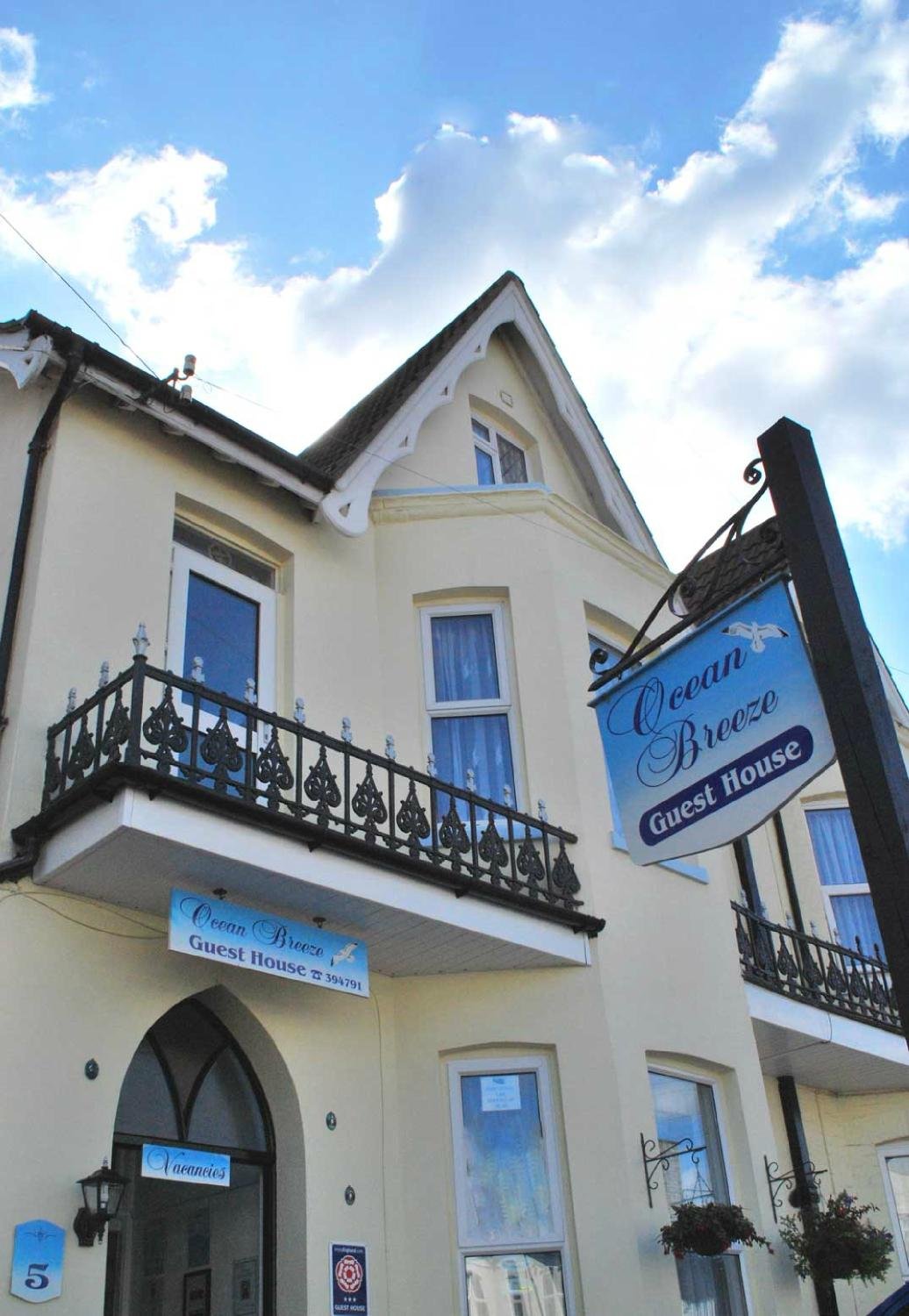 OCEAN BREEZE GUEST HOUSE - B&B Reviews (Bournemouth, England)