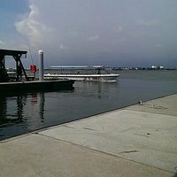 蚵殼島用餐所見海景