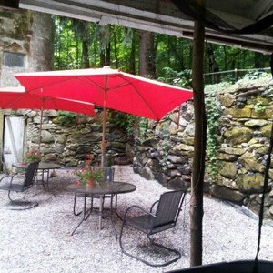There is also a barn and little cabin in addition to rooms at the main Lodge.  Barn sleeps 4 or 