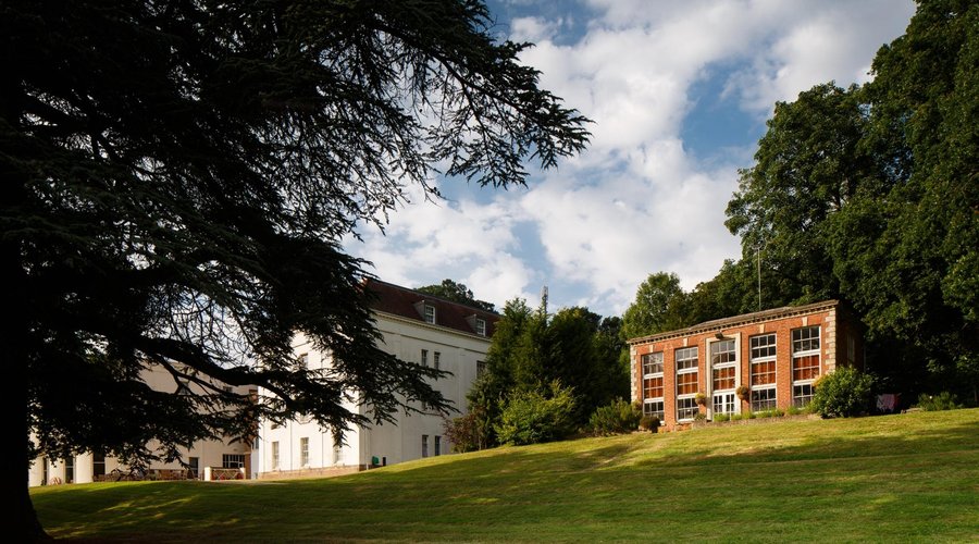 Hotel Exterior / Garden