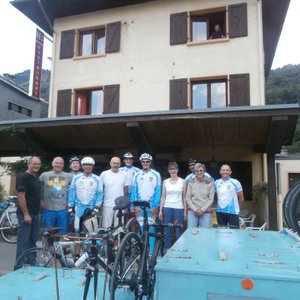 Depart avecles patrons devant l'hotel :direction Col de L'Iseran