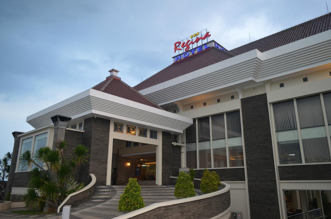 REGINA HOTEL PEMALANG (Indonesia) Ulasan & Perbandingan Harga Hotel