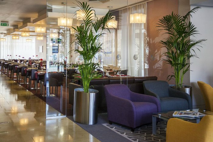 Maldron Hotel Smithfield Bar or Lounge: Pictures & Reviews - Tripadvisor