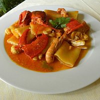 PACCHERI CON ASTICE E FRUTTI DI MARE