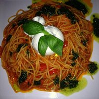 Spaghetti alla crema di basilico e mozzarella di bufala
