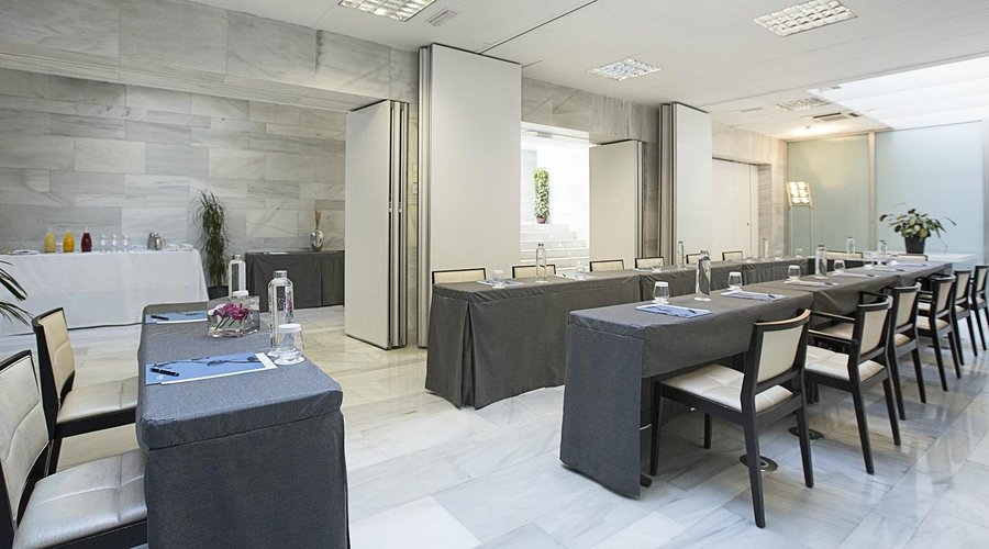 Salón Fusión, reunión