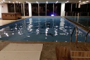 حمام السباحة والشاطئ