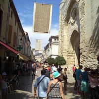 La via principale, dalla piazza all'ingresso Mura