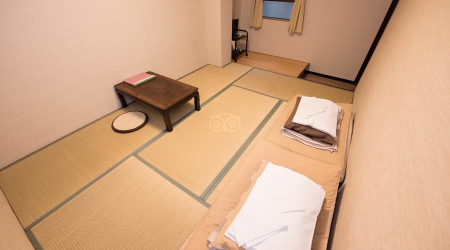 The Twin Room (Shared Bath) at the Kyoto Hana Hostel