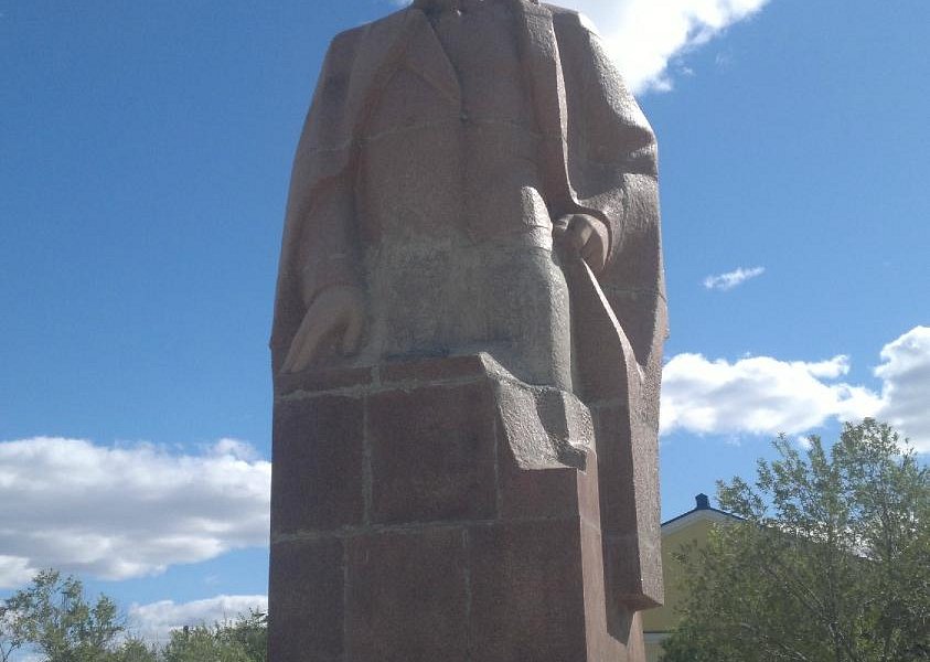 Statue of Lenin image