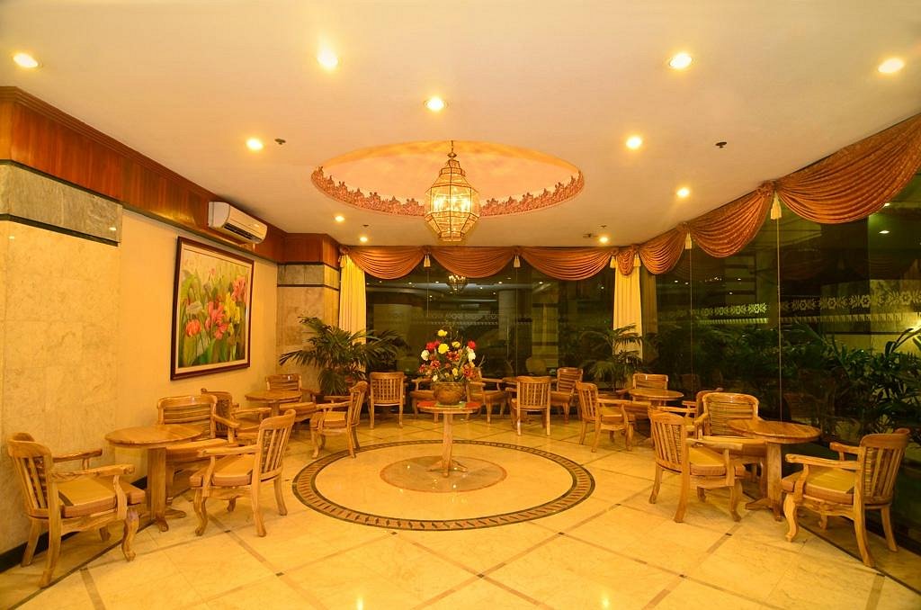 Holiday Plaza Hotel, hotell i Cebu by