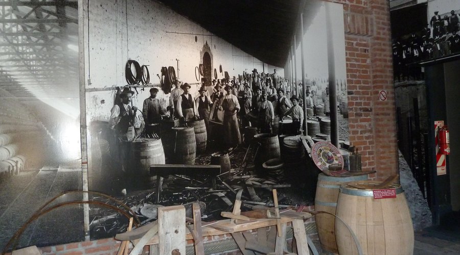 Gigantografia della vecchia azienda