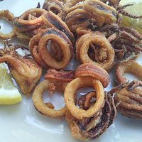 Fritto di calamari e ciuffetti