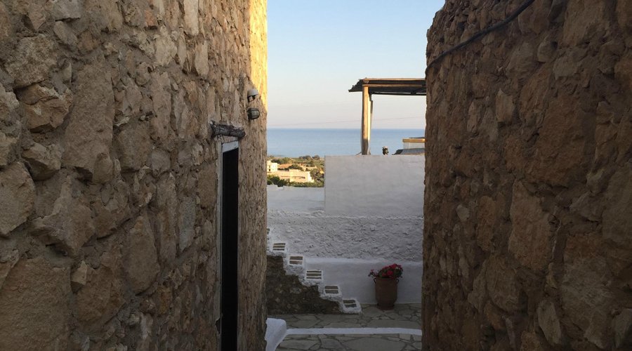 Koutsounari Traditional Cottages, Ierapetra apartments with sea view. Narrow alley