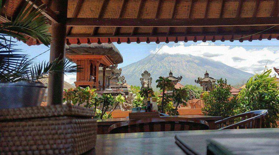 Lunch with a view of volcano
