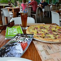 Pizza (with potatoes!!) at the end of a long hike, hits the spot, thanks to the café by the pkg.