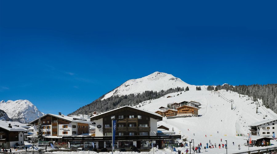 direct in the center, next to the chair lift "Schlegelkopf"