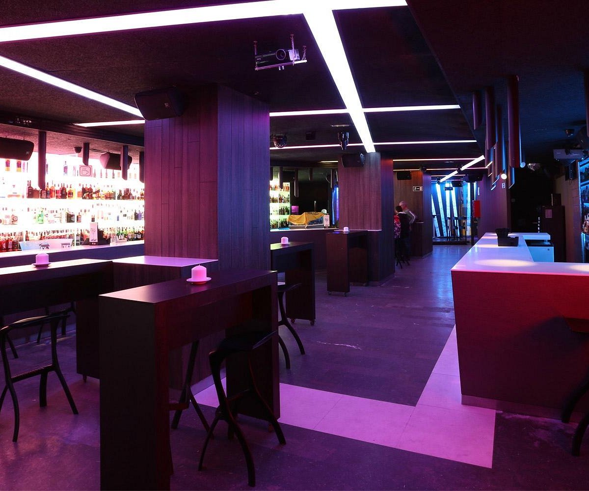 18 бар. London Lounge Астрахань. Lounge. Whiteleys - the Lounge. Q5 Lounge.