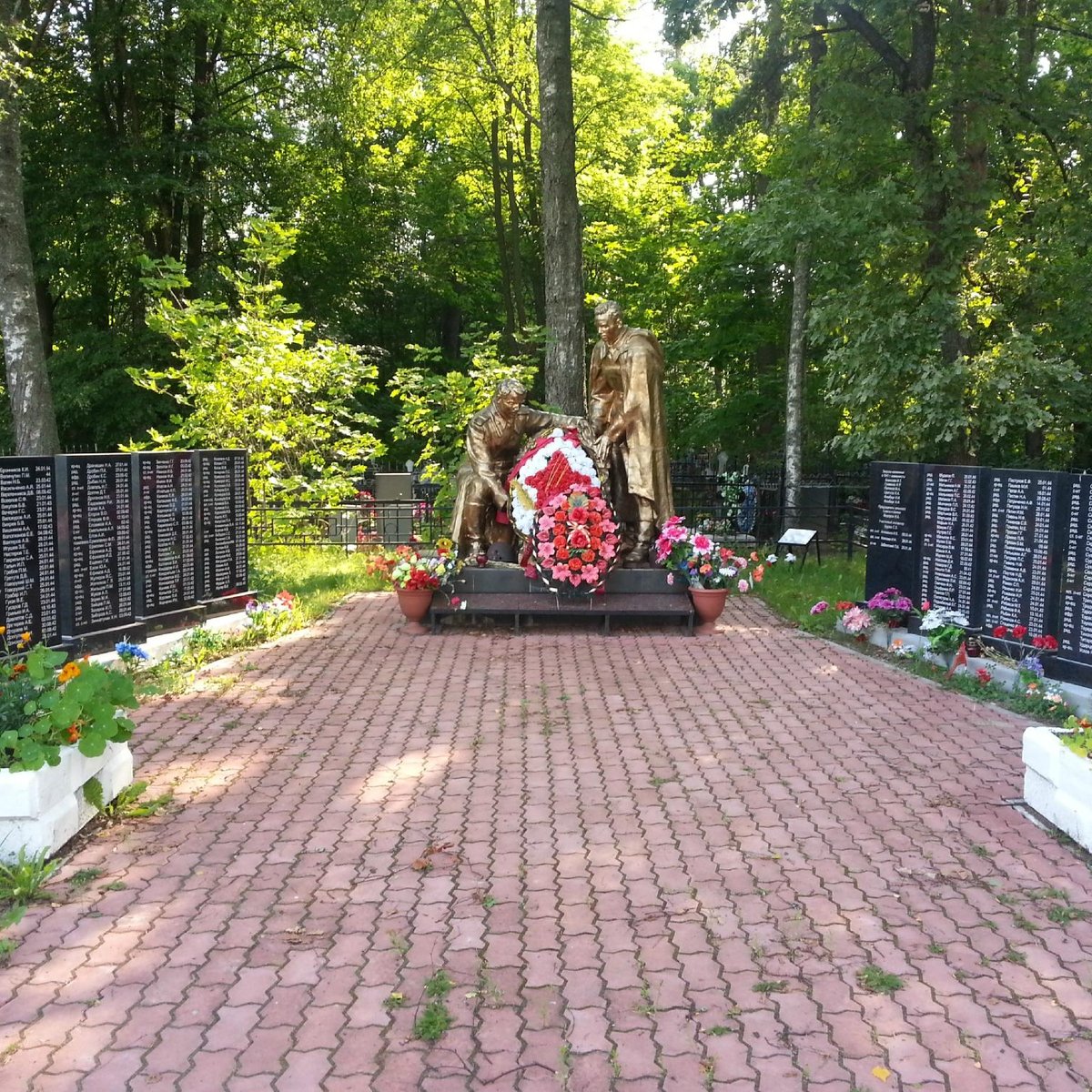 mass-grave-of-soviet-soldiers-who-died-in-combating-fascism-shapki