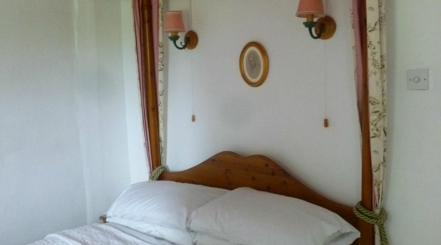Four poster double.