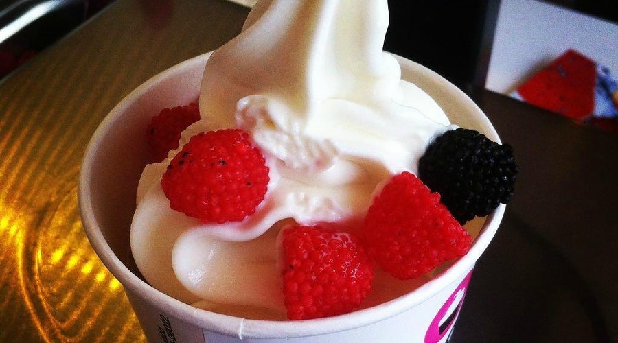 Frozen Yogurt with berries