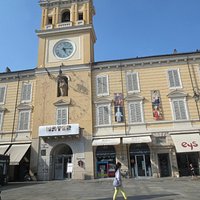 総督宮殿とガリバルディ広場