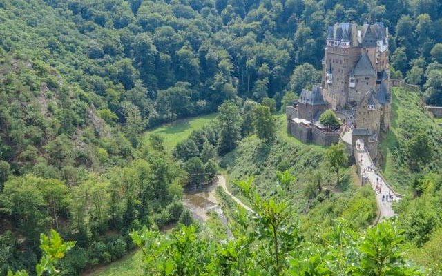 Hiking trail up to Burg Eltz